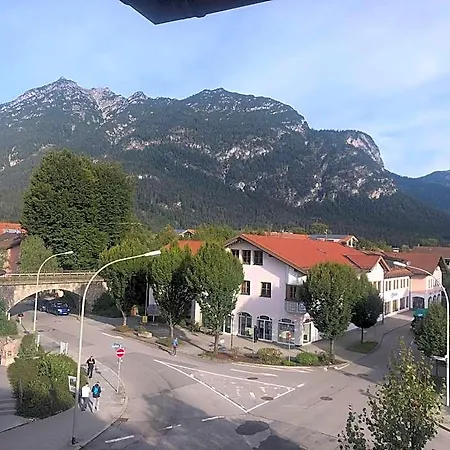 Roter Hahn - 3*